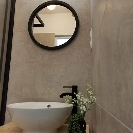 Holiday House In With Air Conditioning, Wifi, Washing Machine, Dishwasher 5016-1 別荘 Pakoštane