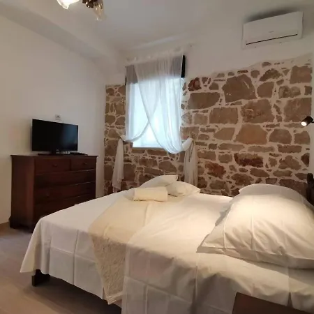 Holiday House In With Air Conditioning, Wifi, Washing Machine, Dishwasher 5016-1