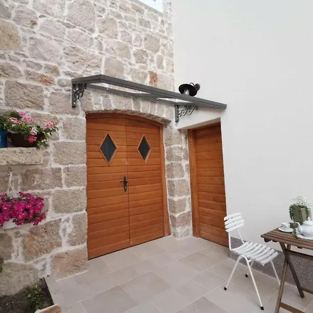 別荘 Holiday House In With Air Conditioning, Wifi, Washing Machine, Dishwasher 5016-1 Pakoštane