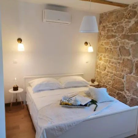 Holiday House In With Air Conditioning, Wifi, Washing Machine, Dishwasher 5016-1 *